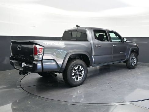 Used 2023 Toyota Tacoma TRD Off-Road w/ Technology Package AWD/4WD image 5