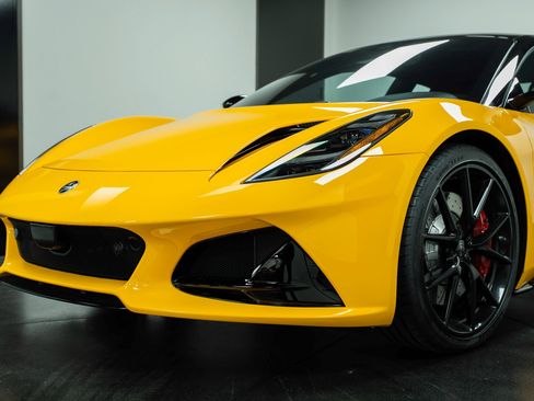 New 2026 Lotus Emira SE image 8