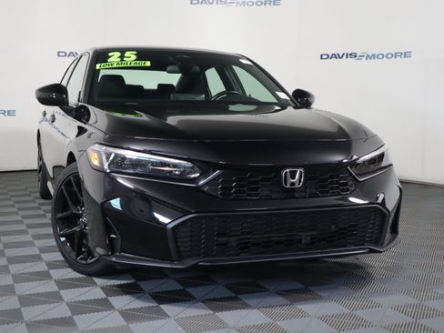 Used 2025 Honda Civic Sport image 2