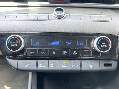 Used 2025 Hyundai Elantra SEL FWD image 30