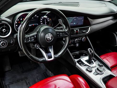 Used 2023 Alfa Romeo Giulia Veloce image 15