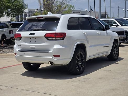 Used 2019 Jeep Grand Cherokee Altitude AWD/4WD image 4