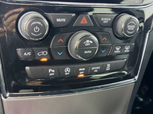 Used 2021 Jeep Grand Cherokee Laredo X AWD/4WD image 16