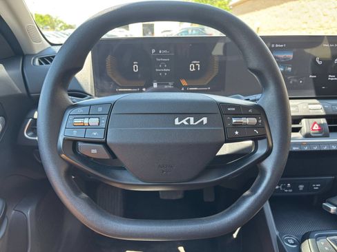 Used 2025 Kia K4 FWD image 28