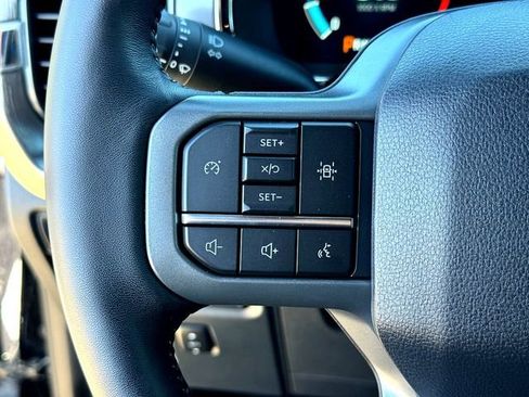 Used 2022 Ford F150 Lariat image 11