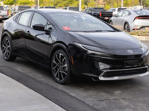 New 2026 Toyota Prius Plug-In Hybrid FWD image 3