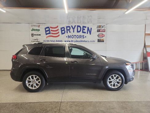 Used 2018 Jeep Cherokee Latitude Plus w/ Comfort/Convenience Group image 1