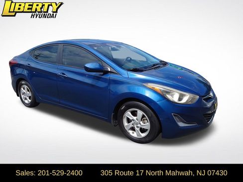 Used 2015 Hyundai Elantra SE FWD image 1