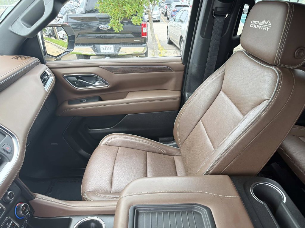 Used 2023 Chevrolet Suburban High Country w/ LPO, Illumination Package RWD image 19