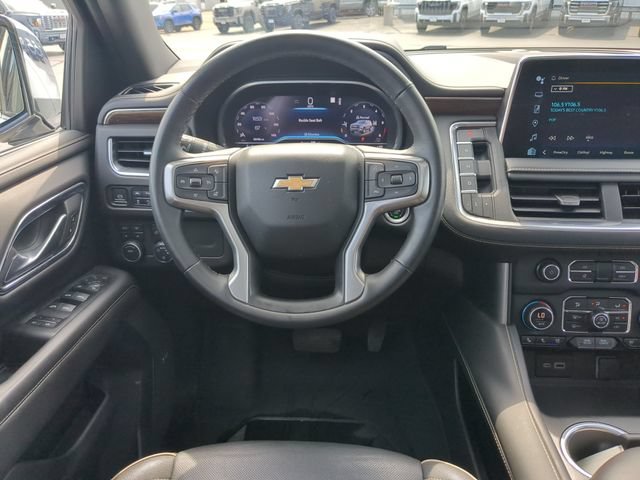 Used 2023 Chevrolet Suburban Premier w/ Premium Package 2 AWD/4WD image 16