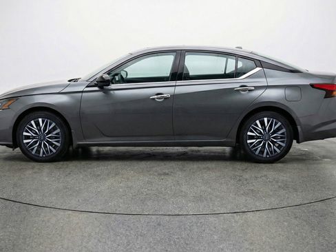 Used 2025 Nissan Altima 2.5 SV image 5