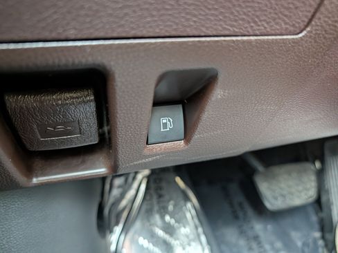 Used 2021 Toyota Highlander XLE image 26