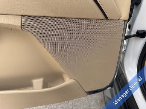 Used 2021 Cadillac Escalade ESV Premium Luxury image 26