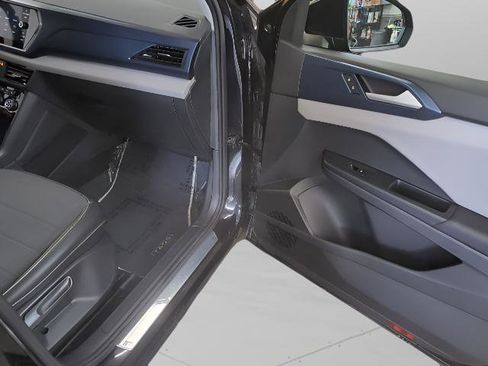 Used 2023 Volkswagen Taos SE image 29