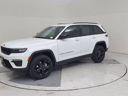 New 2025 Jeep Grand Cherokee Limited w/ Black Appearance Package image 7