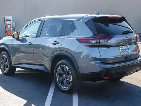 Used 2024 Nissan Rogue SV FWD image 4