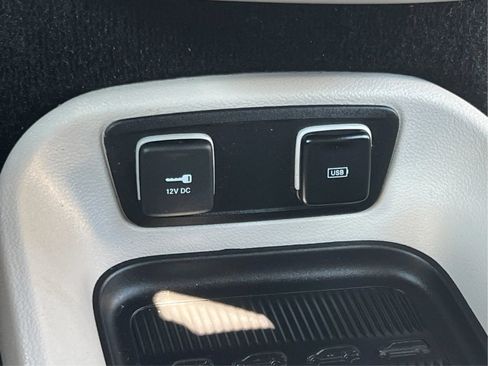 Used 2018 Chrysler Pacifica Limited w/ Advanced Safetytec Group FWD image 46
