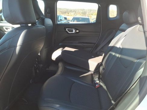 New 2026 Jeep Compass Latitude image 9