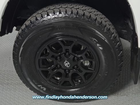 Used 2019 Toyota Tacoma SR5 AWD/4WD image 9