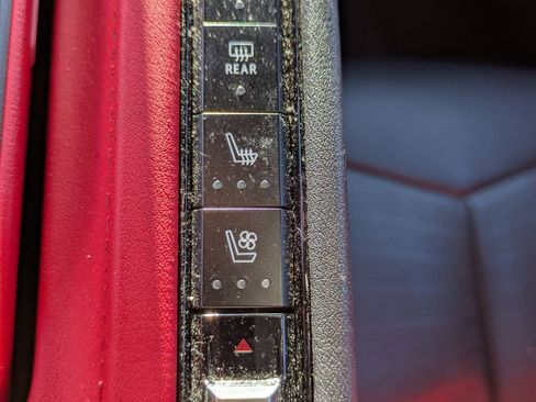 Used 2021 Chevrolet Corvette Stingray Preferred Cpe w/ 2LT RWD image 22