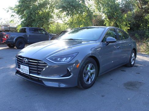 Used 2021 Hyundai Sonata SE FWD image 3