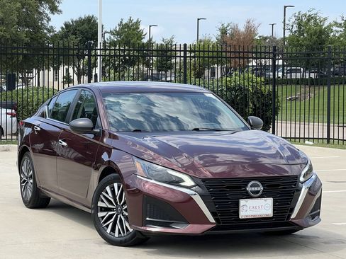 Certified 2024 Nissan Altima 2.5 SV FWD image 2