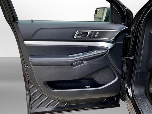 Used 2016 Ford Explorer XLT w/ Equipment Group 202A FWD image 26