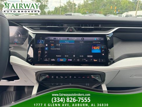Used 2026 Jeep Cherokee Overland w/ Trailer Tow Group AWD/4WD image 22