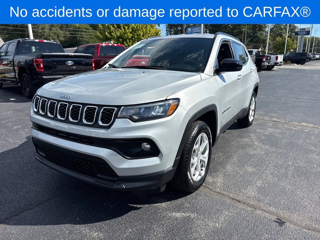 Used 2024 Jeep Compass Latitude AWD/4WD image 2