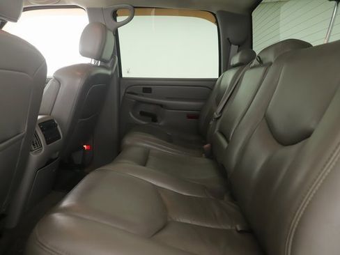 Used 2006 GMC Sierra 2500 SLT w/ Heavy-Duty Power Package image 24