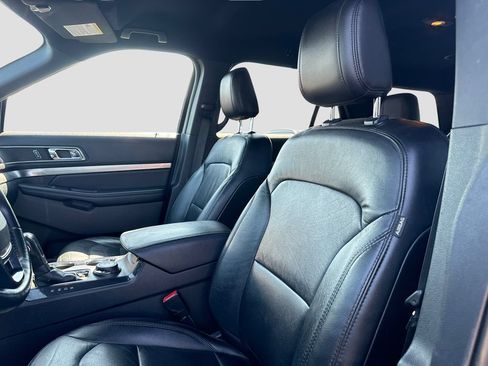 Used 2018 Ford Explorer XLT w/ Equipment Group 202A AWD/4WD image 10