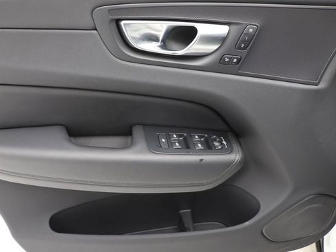 Used 2025 Volvo XC60 B5 Core image 16