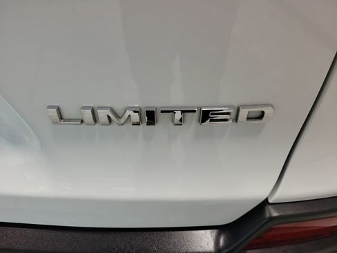 Used 2019 Jeep Cherokee Limited image 7