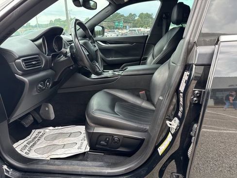 Used 2018 Maserati Levante image 9