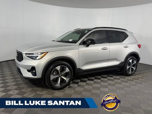 Used 2023 Volvo XC40 B5 Plus w/ Climate Package AWD/4WD image 1