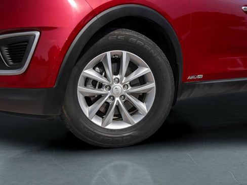 Used 2017 Kia Sorento AWD image 4