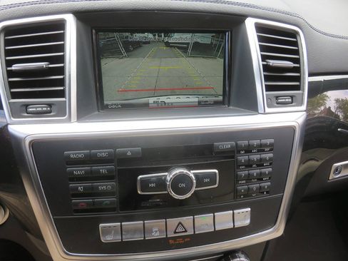 Used 2016 Mercedes-Benz GL 450 4MATIC image 19