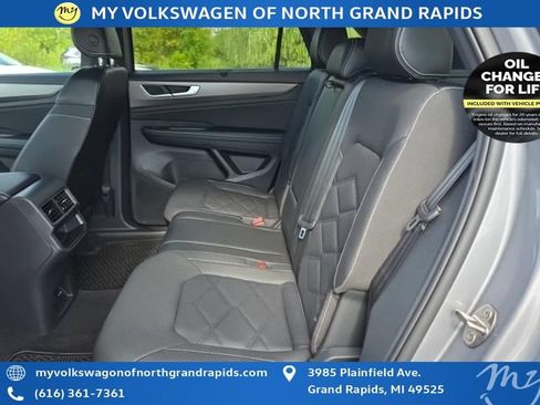 Used 2024 Volkswagen Atlas Cross Sport SE AWD/4WD image 45
