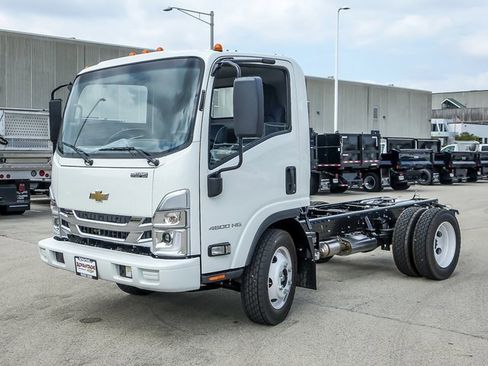 New 2025 Chevrolet Low Cab Forward image 7