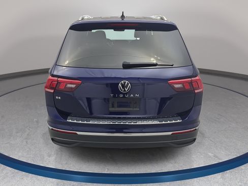 Used 2023 Volkswagen Tiguan SE w/ Panoramic Sunroof Package FWD image 6
