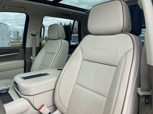 Used 2021 GMC Yukon Denali w/ Denali Ultimate Package AWD/4WD image 15