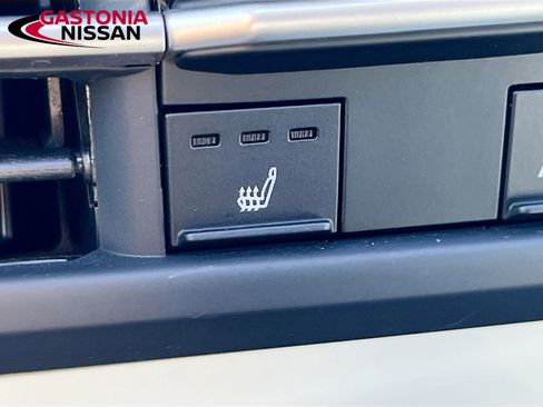 Used 2025 Toyota Sienna XLE image 27