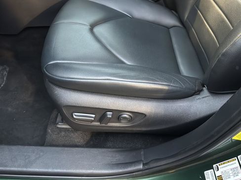 Certified 2023 Toyota Highlander XLE image 28