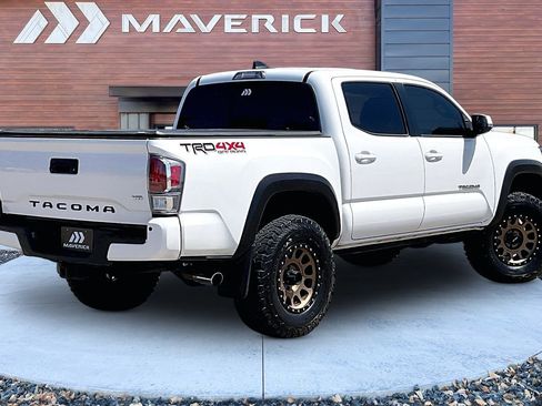 Used 2023 Toyota Tacoma TRD Off-Road w/ Technology Package AWD/4WD image 5