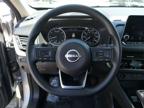 Used 2024 Nissan Rogue SV FWD image 17