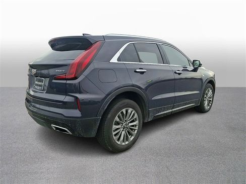 Used 2024 Cadillac XT4 Premium Luxury image 4