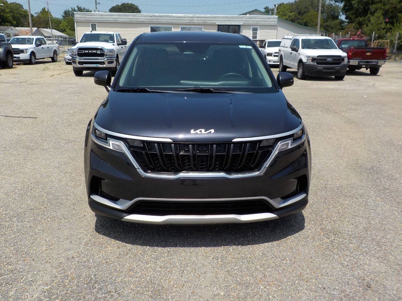 Used 2022 Kia Carnival LX FWD image 8