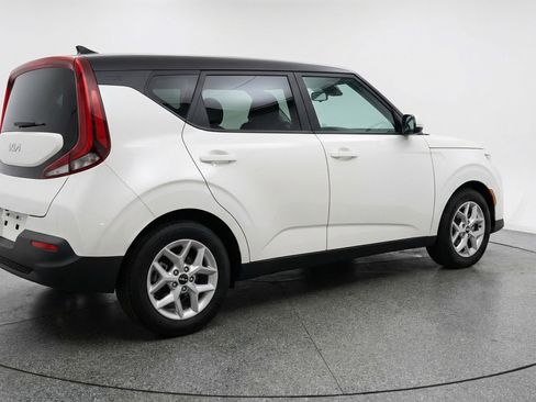 Used 2025 Kia Soul LX w/ LX Technology Package FWD image 9