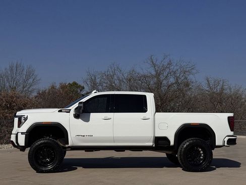 Used 2024 GMC Sierra 2500 AT4 w/ AT4 Premium Plus Package AWD/4WD image 3