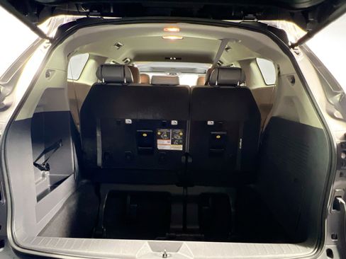 Used 2023 Toyota Sienna XLE FWD image 33